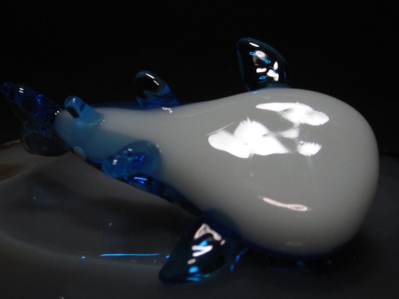 ガラスの造形・ジンベイザメ 3枚目の画像