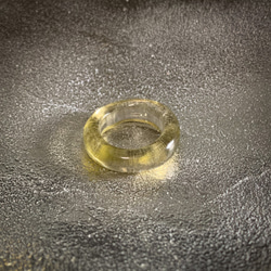まるいガラスのリング　琥珀 3枚目の画像