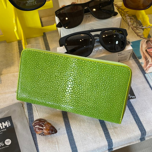 ⭐️新品未使用⭐️ スティングレー 長財布 ポリッシュ加工 ウォレット イエロー スティングレー 長財布 ポリッシュ加工 ウォレット イエロー