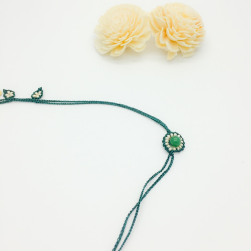 受注生産】手編みの小さなお花のネックレス/green gold