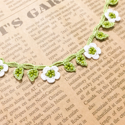 小さなお花のネックレス/ライトグリーン&ホワイト 4枚目の画像
