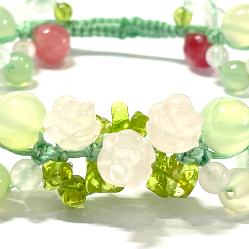 薔薇彫刻ローズクォーツ ペールグリーンのブーケ ブレスレット ちょこ 