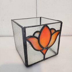 ステンドグラスのキューブ型小物入れ　オレンジチューリップ 3枚目の画像