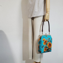 がま口バッグ　外ポケット付きシンプルショルダー　花柄  ドビー織り　 6枚目の画像