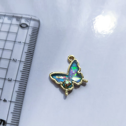 蝶×レジン×ホログラム ペンダントトップ 3枚目の画像