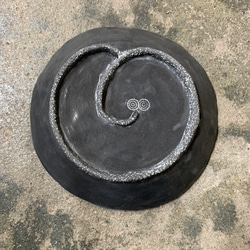「白ドットの黒皿」中皿、丸皿、食器、陶磁器 5枚目の画像
