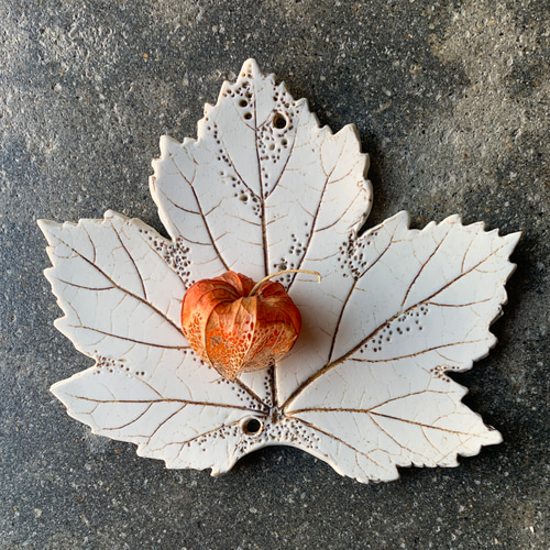 カナダ　オンタリオ州アルモンテ地方の 粘土陶芸葉っぱのお皿(オブジェ カナダ オンタリオ州アルモンテ地方の 粘土陶芸葉っぱのお皿(オブジェ