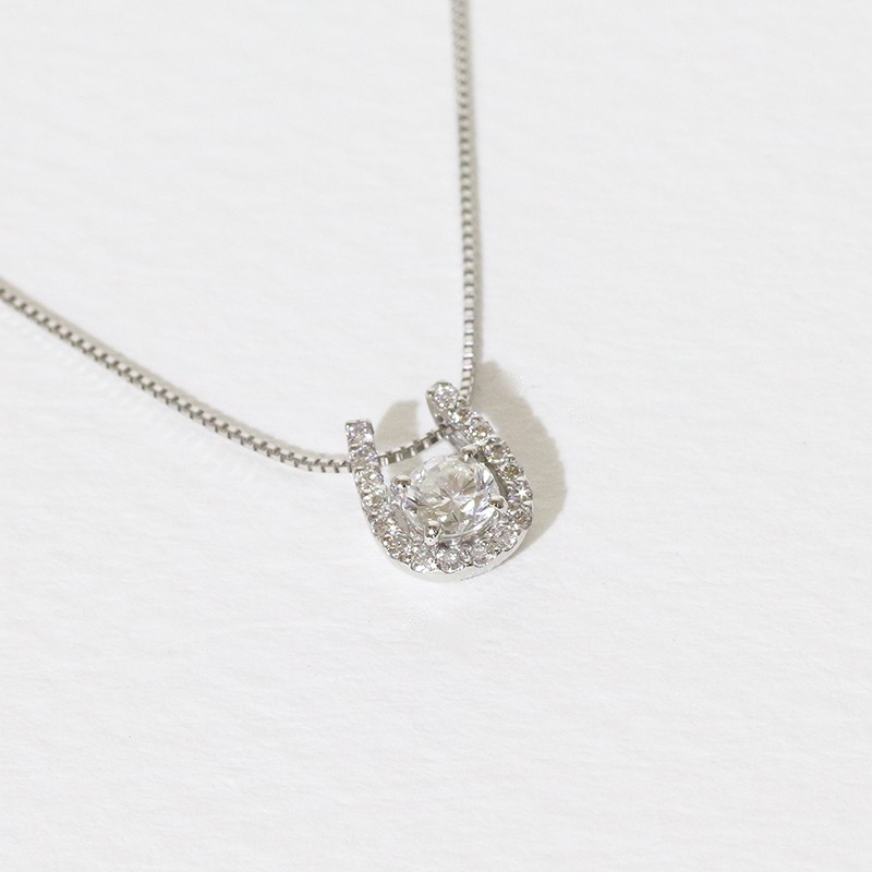 ■幸運のお守り■ Pt900 馬蹄 ダイヤモンド ネックレス 0.20ct
