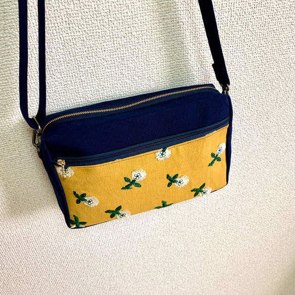 デイジーの花刺繍ポケット(マスタード)　ボックスショルダーバッグ 3枚目の画像