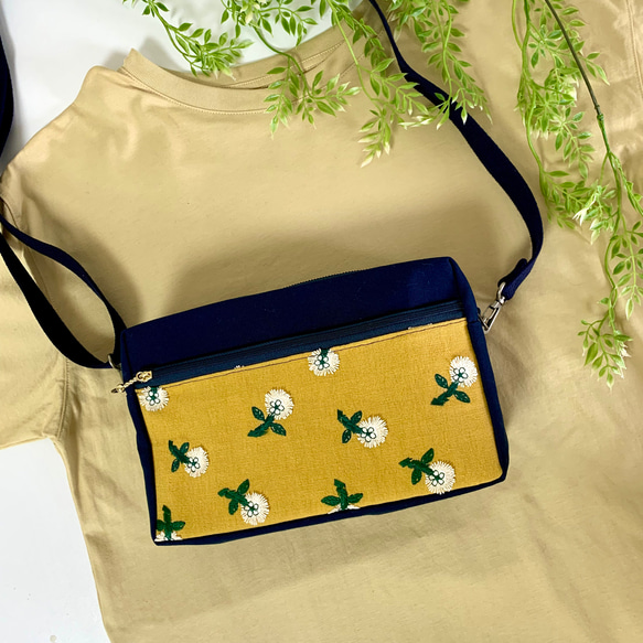 デイジーの花刺繍ポケット(マスタード)　ボックスショルダーバッグ 6枚目の画像