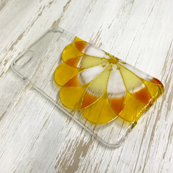 【送料無料】色彩が綺麗な大きな花のステンドグラス風iPhoneケース＊イエロー＊オレンジ＊ホワイト＊フラワースマホケース 2枚目の画像