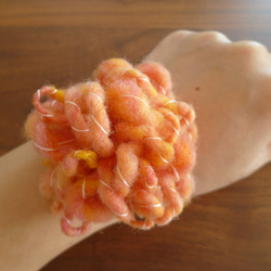 手紡ぎ毛糸のポンポンゴム 2枚目の画像