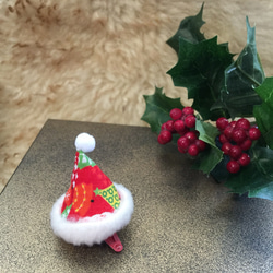 『サンタの帽子』パッチンピン付きヘアピン 2枚目の画像