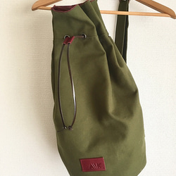 A//K tubular travel bag #1dark green:ワンショルダーバッグ 2枚目の画像