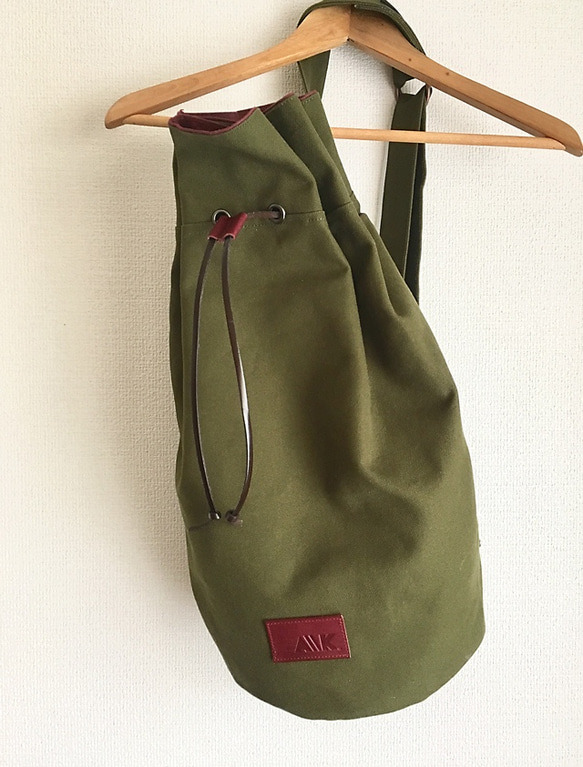 A//K tubular travel bag #1dark green:ワンショルダーバッグ 2枚目の画像