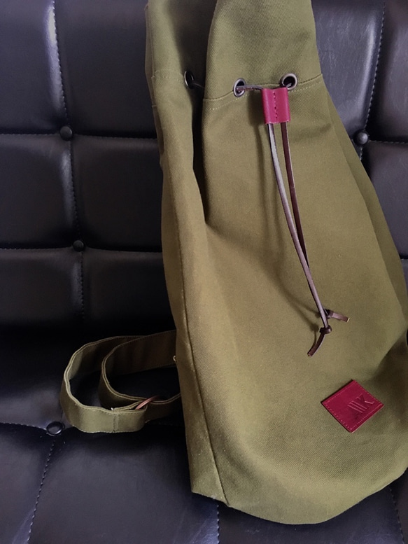 A//K tubular travel bag #1dark green:ワンショルダーバッグ 3枚目の画像