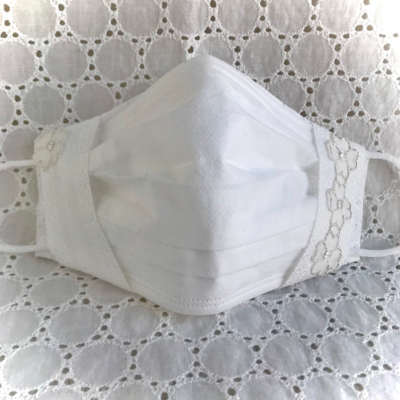 接触冷感クールマックス  オーガンジーのお花レースの不織布マスクカバー　清楚な白の夏マスク　結婚式などセレモニーに... 2枚目の画像