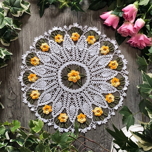 ドイリー1266❤️華麗な真紅&ローズ薔薇達のドイリー✨大判45cm