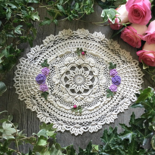 アンティーク イタリア リネン糸フィレレース 花と葉と実と蝶と✛ 手編みドイリー アンティークレース風 細糸 手編みレース ドイリー レース