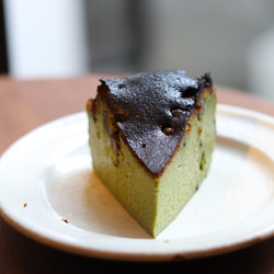 宇治抹茶のバスクチーズケーキ　 2枚目の画像