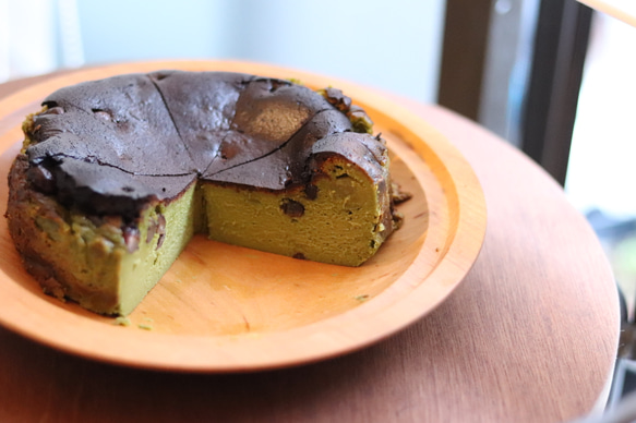 宇治抹茶のバスクチーズケーキ　 3枚目の画像