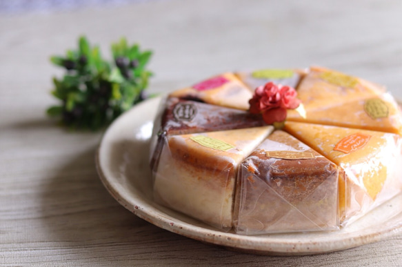 【petits riensフラワーギフト(ラナンキュラスPK)】「ベイクドチーズケーキ」選べる8色アソートセット 4枚目の画像