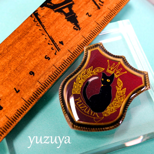 エンブレム風ピンバッチ◎黒猫と月桂樹 ブローチ 柚子 通販 9701679
