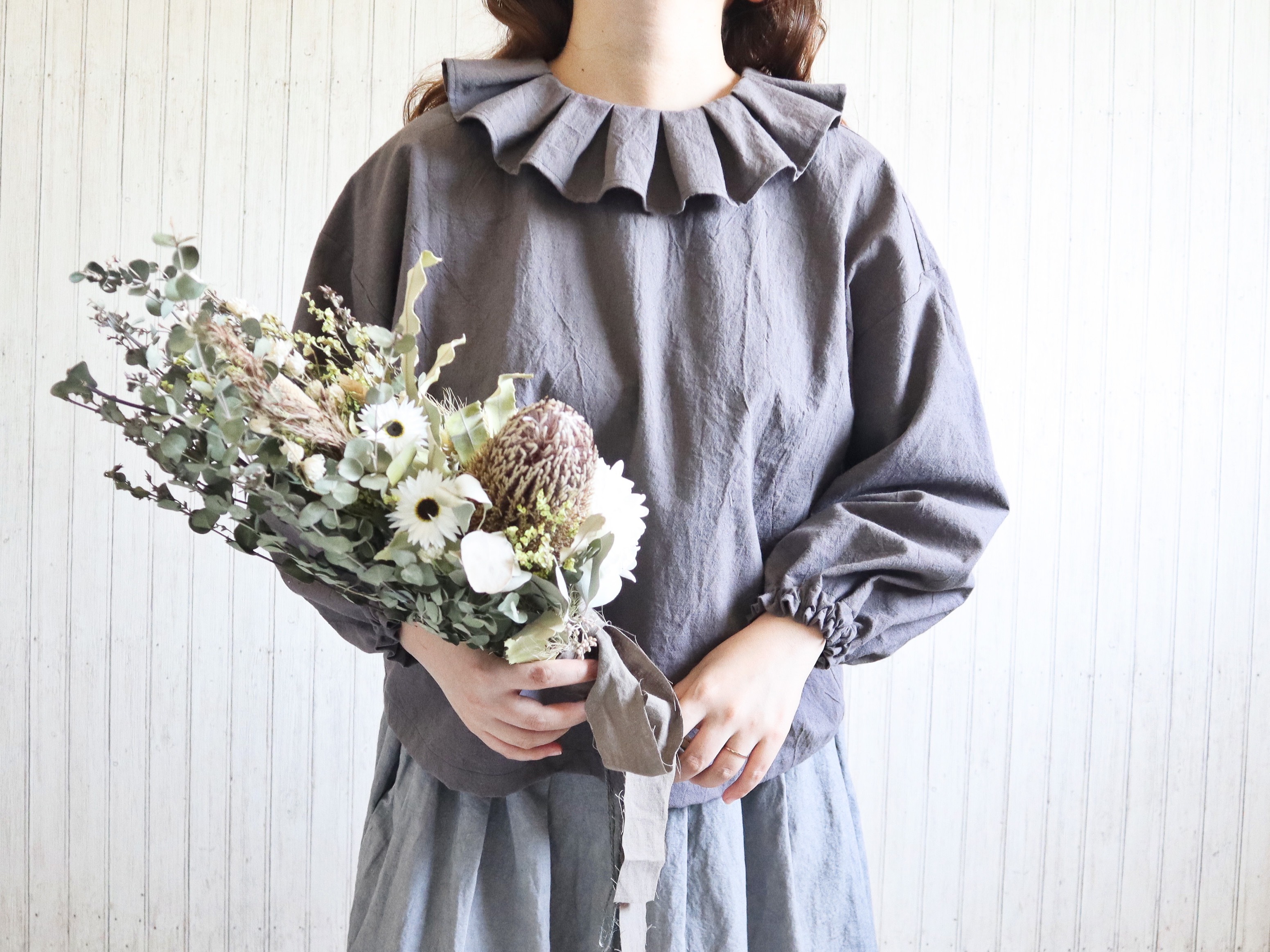 【受注製作】タックカラーブラウス(チャコールグレー)｜低身長さんのためのナチュラル服ELLIE(エリー)