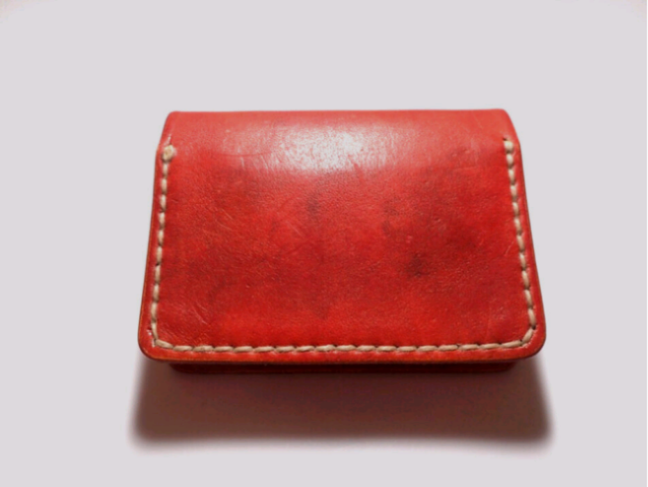 牛ヌメ革・濃い朱色　カードケース(二つ折り)