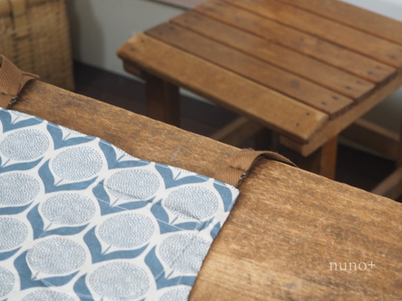【nuno+】 half linen フラワープリントエプロン　ジェイ ブルー 4枚目の画像