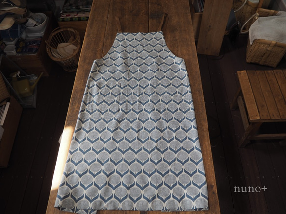 【nuno+】 half linen フラワープリントエプロン　ジェイ ブルー 9枚目の画像