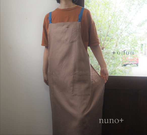 【nuno+】 linen iro×iro エプロン ショコラブラウン 2枚目の画像