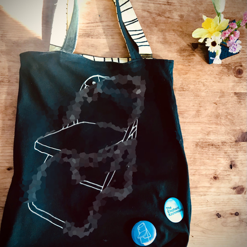 あなたのTシャツ(その他生地)をリバーシブルのバッグにリメイクします  