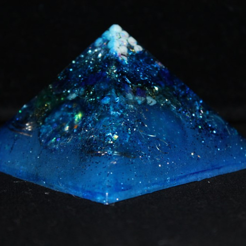 ハートを形取るブルーカラー・オルゴナイト【蓄光】 ハートを形取るブルーカラー・オルゴナイト【蓄光】