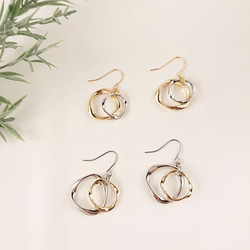 変形リングのバイカラーピアス/イヤリング/ゴールド/シルバー ピアス