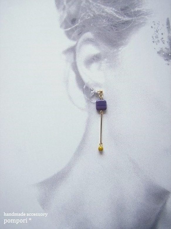 スクエア・スティックのノンホールピアス（紫ボーダー） 5枚目の画像