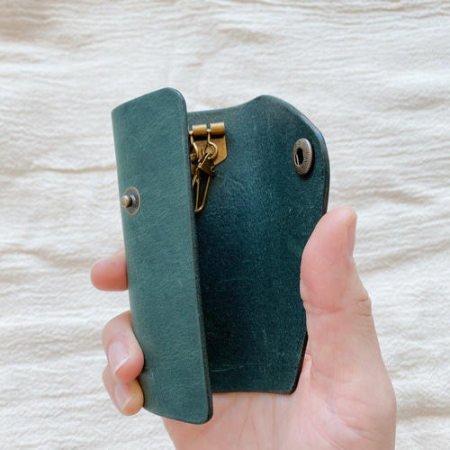 片手で開けれる＊一枚革キーケース(右開き・グリーン) キーケース saco