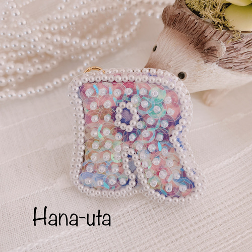 ビーズ刺繍イニシャルバッグチャーム Msize ♡オーダー承ります