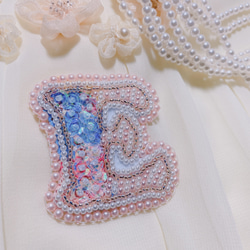 ビーズ刺繍イニシャルバッグチャーム Msize ♡オーダー承ります♡ 3枚目の画像