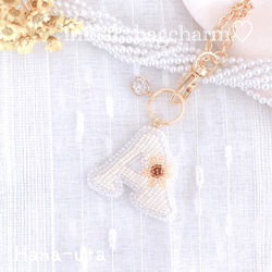 ビーズ刺繍イニシャルバッグチャーム｢向日葵｣ 1枚目の画像