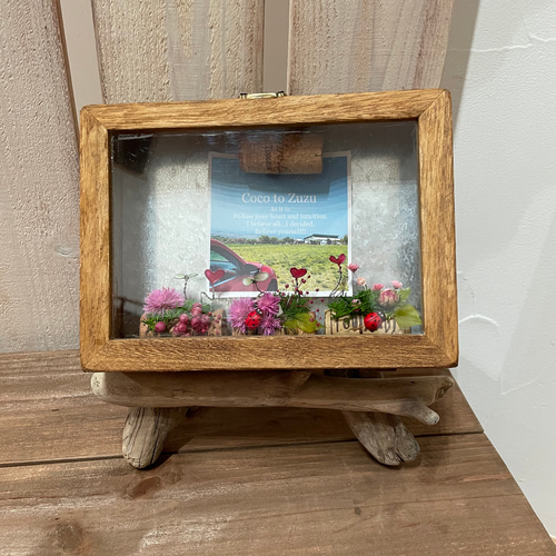 フォトフレーム 〜マグネットコルクお花を着飾って…てんとう虫の