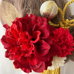 髪飾り　深紅のダリアとゴールドタッセルの髪かざり　成人式　卒業式　結婚式　振袖　着物　和装　ヘアアクセサリー 3枚目の画像