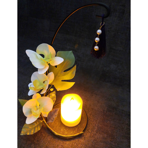 ﾜｯｸｽﾌﾗﾜｰ(ロウの花)の胡蝶蘭御仏花《LEDキャンドル付き》 アート