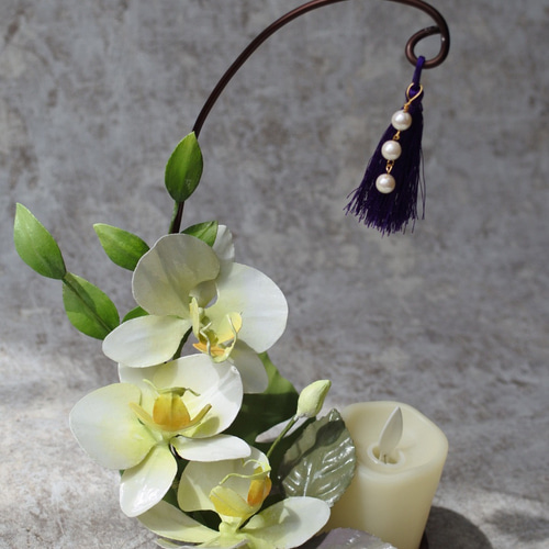 ﾜｯｸｽﾌﾗﾜｰ(ロウの花)の胡蝶蘭御仏花《LEDキャンドル付き》 アート