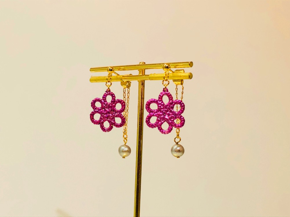 華ピアス　絹糸レース