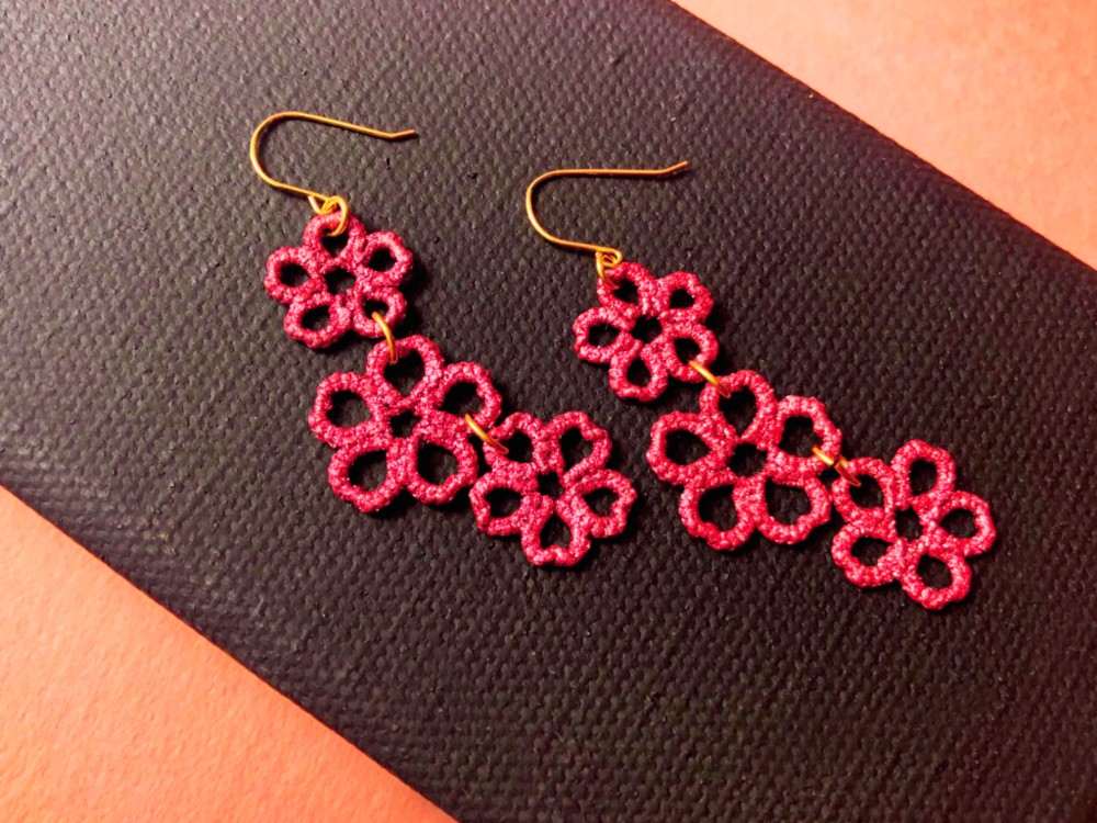 桜ピアス　絹糸レース