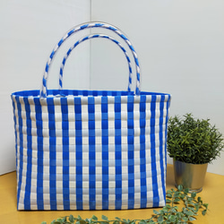 ネイビー ポンポン付き編みバッグ ネットバッグ ネイビー ポンポン毛糸の手編みの飾り マルシェ