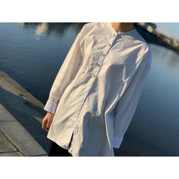 Yuragi shirts/ 綿100%！タイプライターとガーゼを使いシャツらしい雰囲気ながら柔らかいノーカラーシャツ 1枚目の画像