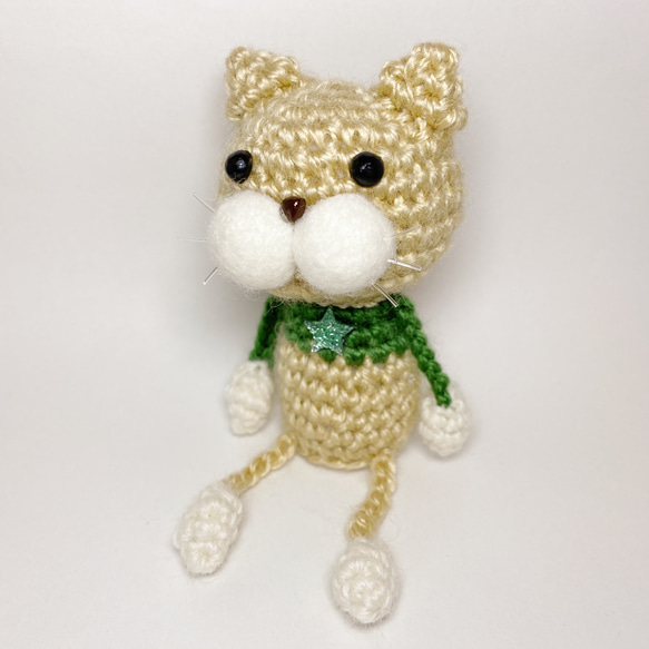 猫のあみぐるみ 和風な黄金と緑の可愛いねこぴ【キーホルダー可