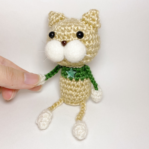 猫のあみぐるみ 和風な黄金と緑の可愛いねこぴ【キーホルダー可